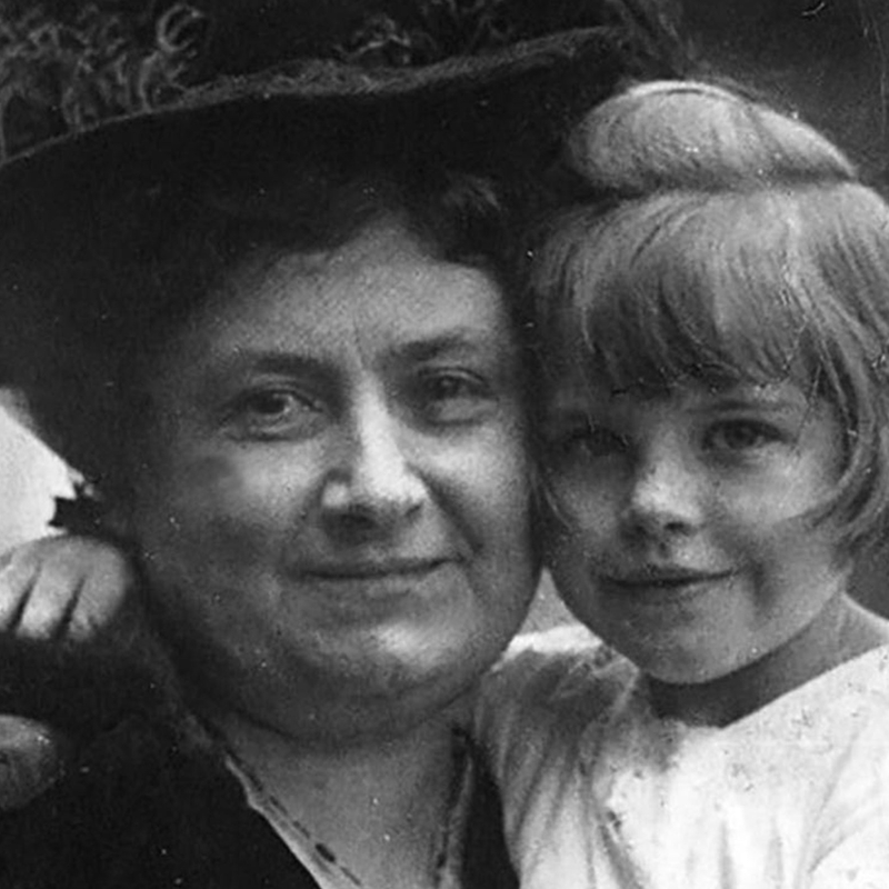 Maria Montessori with children